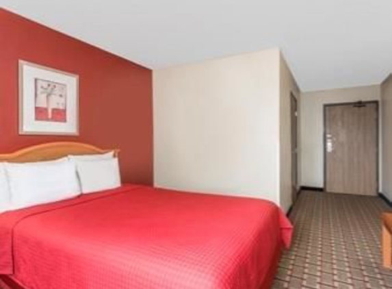 Super 8 by Wyndham Chester/Richmond Area - Chester, VA