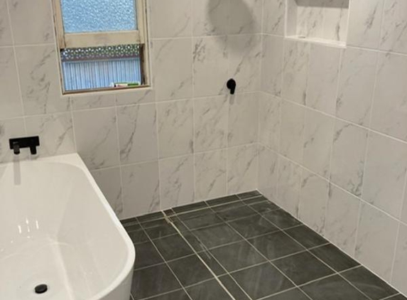 Les Carr - Cootamundra, NSW. Our Bathroom