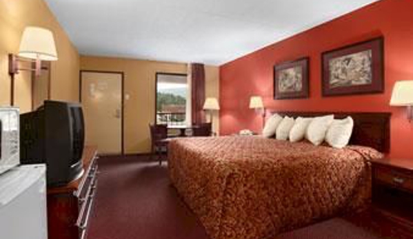 Days Inn by Wyndham Harriman - Harriman, TN