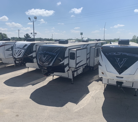 Lasso E RV Sales & Service Inc - Anamosa, IA. Triton and Voltage toy haulers