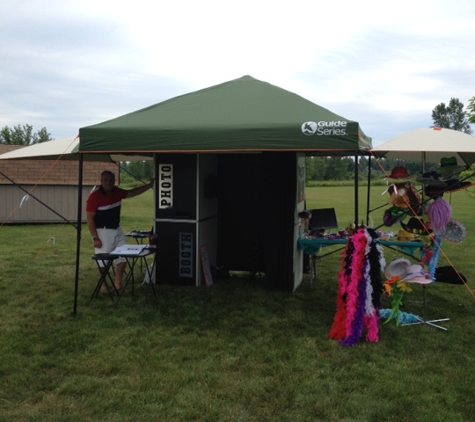 Carol&Cub's Photo Hub-photo booth fun - Montrose, MI