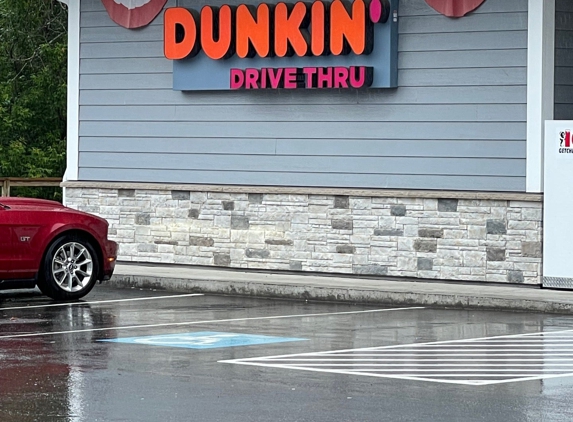 Dunkin' - Manchester, ME