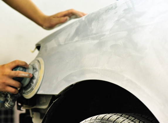 Batkin & Damme Smash Repairs - Wagga Wagga, NSW