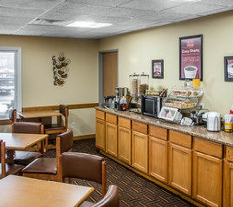 Econo Lodge - River Falls, WI