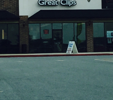 Great Clips - Rockmart, GA. Store front