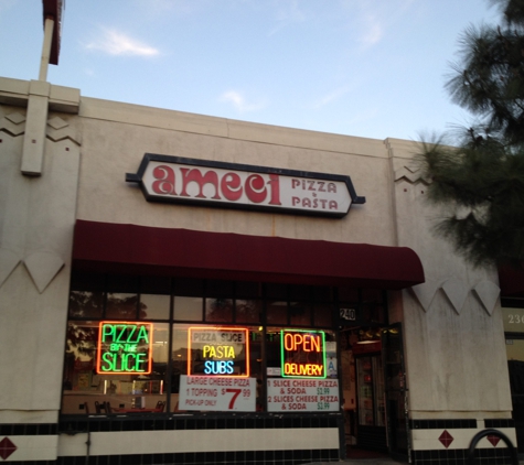 Ameci Pizza & Pasta - Burbank, CA