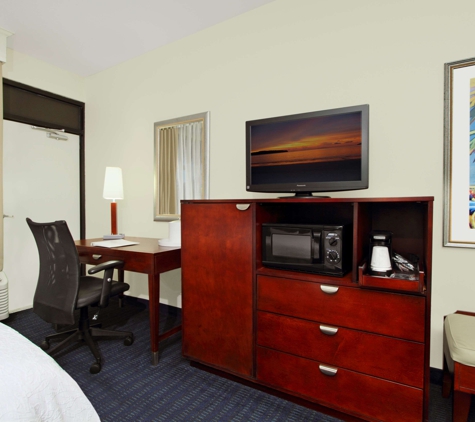 Hampton Inn Cocoa Beach/Cape Canaveral - Cocoa Beach, FL