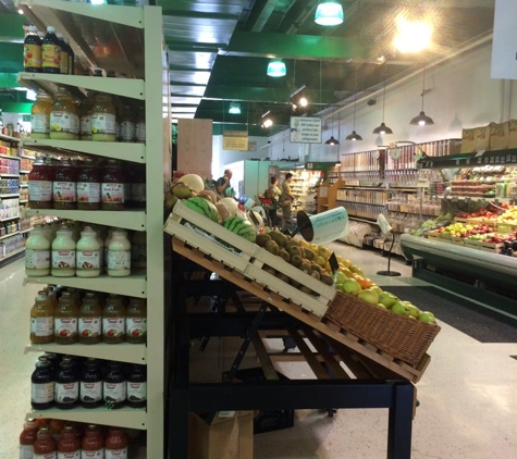 MOM's Organic Market - Alexandria, VA