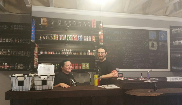 Vapenotiq Vapors - Athens, TN. Audry and Thomas