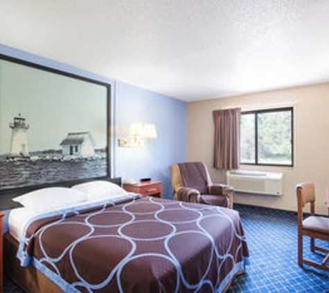 Super 8 by Wyndham Massena NY - Massena, NY