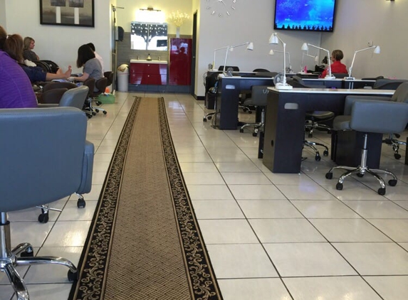 Hollywood Nails of Brookside - Tulsa, OK