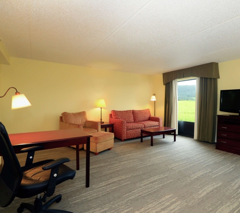 Hampton Inn & Suites Lamar - Mill Hall, PA