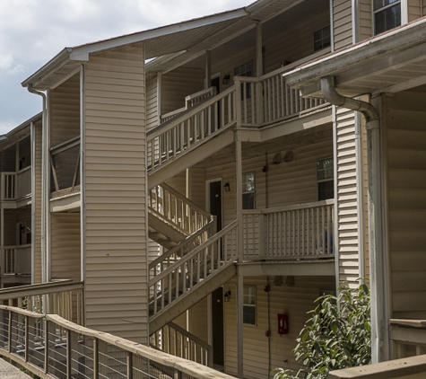 Landmark at Lyncrest Reserve Apartment Homes - Nashville, TN