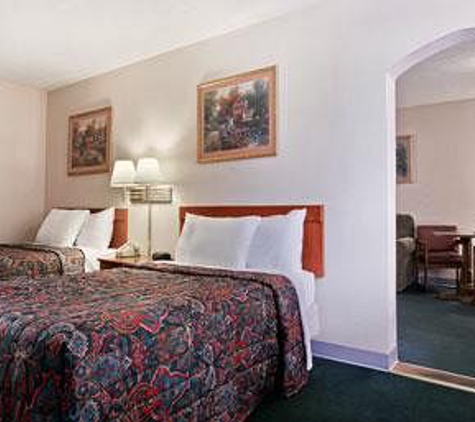 Days Inn & Suites by Wyndham Terre Haute - Terre Haute, IN