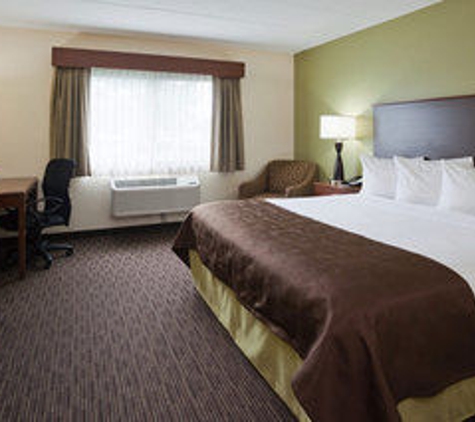 AmericInn - Delafield, WI