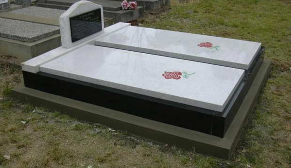 Lincoln Grove Monuments & Memorials - West Tamworth, NSW