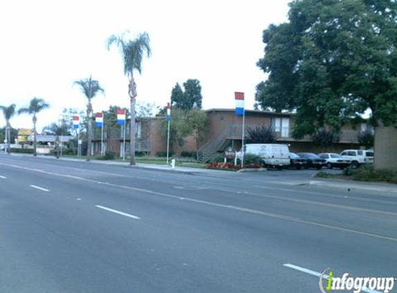 Villa Del Sur Apartments - Santa Ana, CA