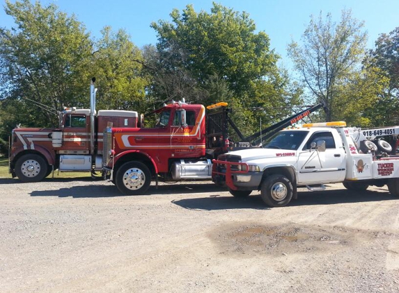 Tucker wrecker - Cameron, OK