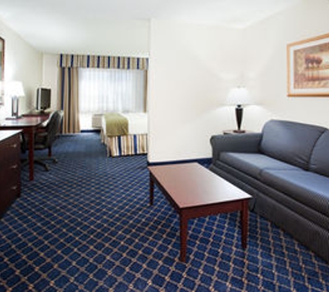 Holiday Inn Express & Suites Torrington - Torrington, WY