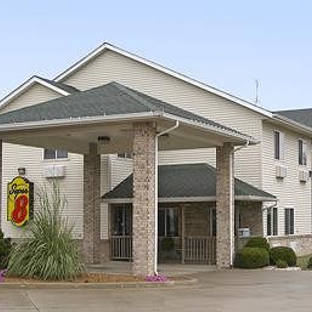 Super 8 by Wyndham Greenville - Greenville, IL