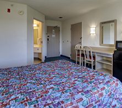 Motel 6 - West Des Moines, IA