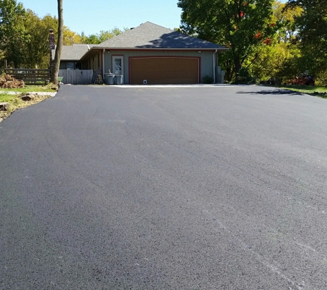 Ehrhardt's Asphalt. Smithville Driveway