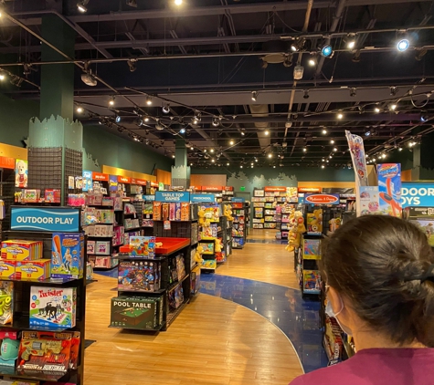 Disney Store - Edison, NJ