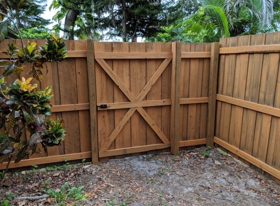 Handy Brit llc - Sarasota, FL. Fence staining