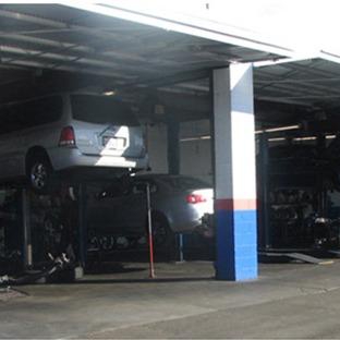 Leon's Transmission Services - Costa Mesa, CA