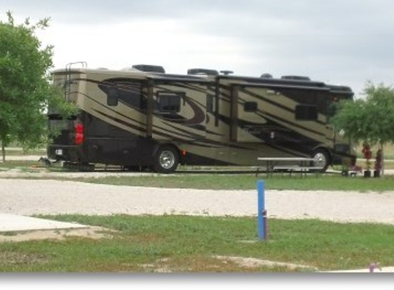 Alamo River RV Ranch and Campground - Von Ormy, TX