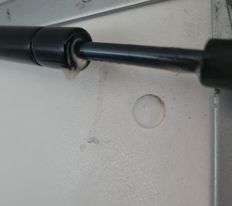 Struts WA - Coogee, WA. Leaking Cupboard strut from Strutswest