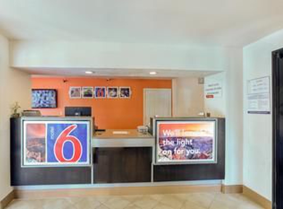 Motel 6 - Dallas, TX