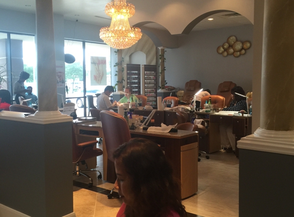 Elite Nails - Humble, TX. Heather working