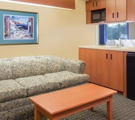 Microtel Inn & Suites by Wyndham Leesburg/Mt Dora - Leesburg, FL