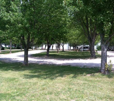 Papa's Paradise Campground - Wapello, IA