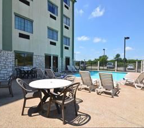 Best Western La Grange Inn & Suites - La Grange, TX