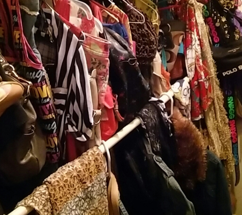 KeeCatori Chakwaina Closet - Jacksonville, FL