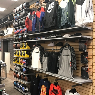 Hibbett Sports - Davenport, IA