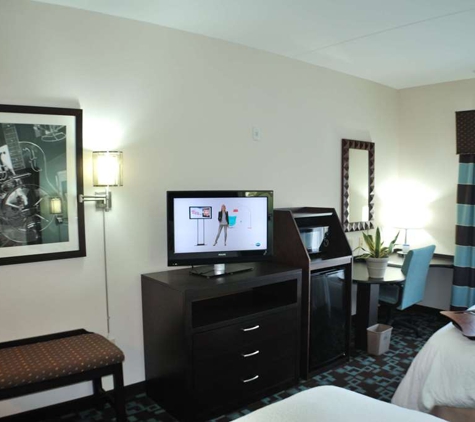 Hampton Inn & Suites Nashville @ Opryland - Nashville, TN