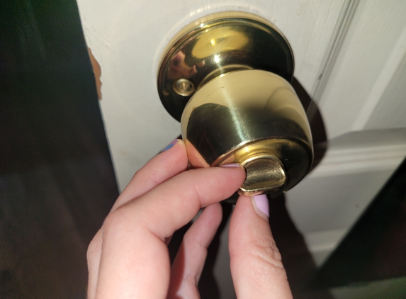 Locksmith At Your Door - Harbor City, CA. Door Knob Lock Change and Rekey Service