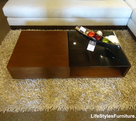 Lifestyles Furniture - Davenport, IA. Shag modern area rugs.