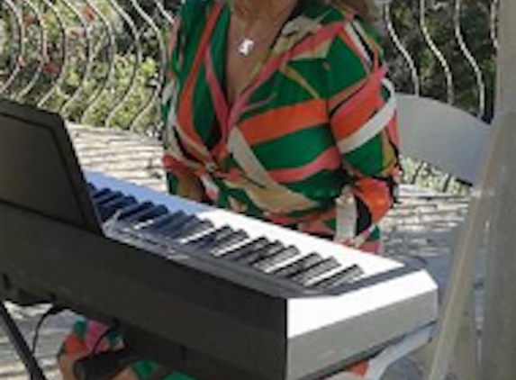Kimberly Krohn Singing Pianist, Weddings,Events and Parties - Austin, TX
