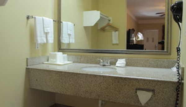 Quality Inn & Suites at The Outlets Mercedes/Weslaco - Mercedes, TX