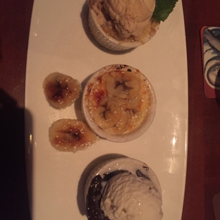 Yard House - Roseville, CA. Dessert sampler...yummy!