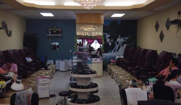 Deluxe Nail Spa - El Paso, TX