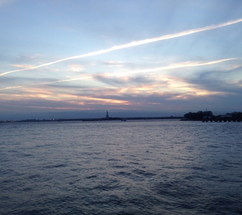 New York Water Taxi Circle - Brooklyn, NY