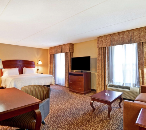 Hampton Inn & Suites Fredericksburg-at Celebrate Virginia - Fredericksburg, VA