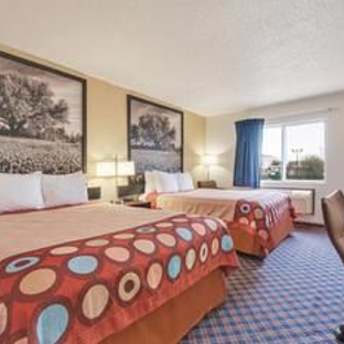 Super 8 by Wyndham College Station - College Station, TX