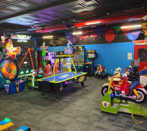 Rack N Roll Family Fun Center - Passaic, NJ