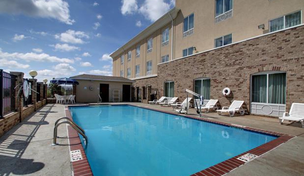 Holiday Inn Express & Suites Winona North - Winona, MS